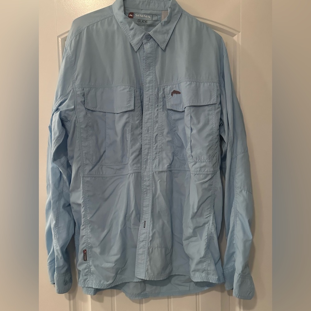 Men’s simms fishing shirt.